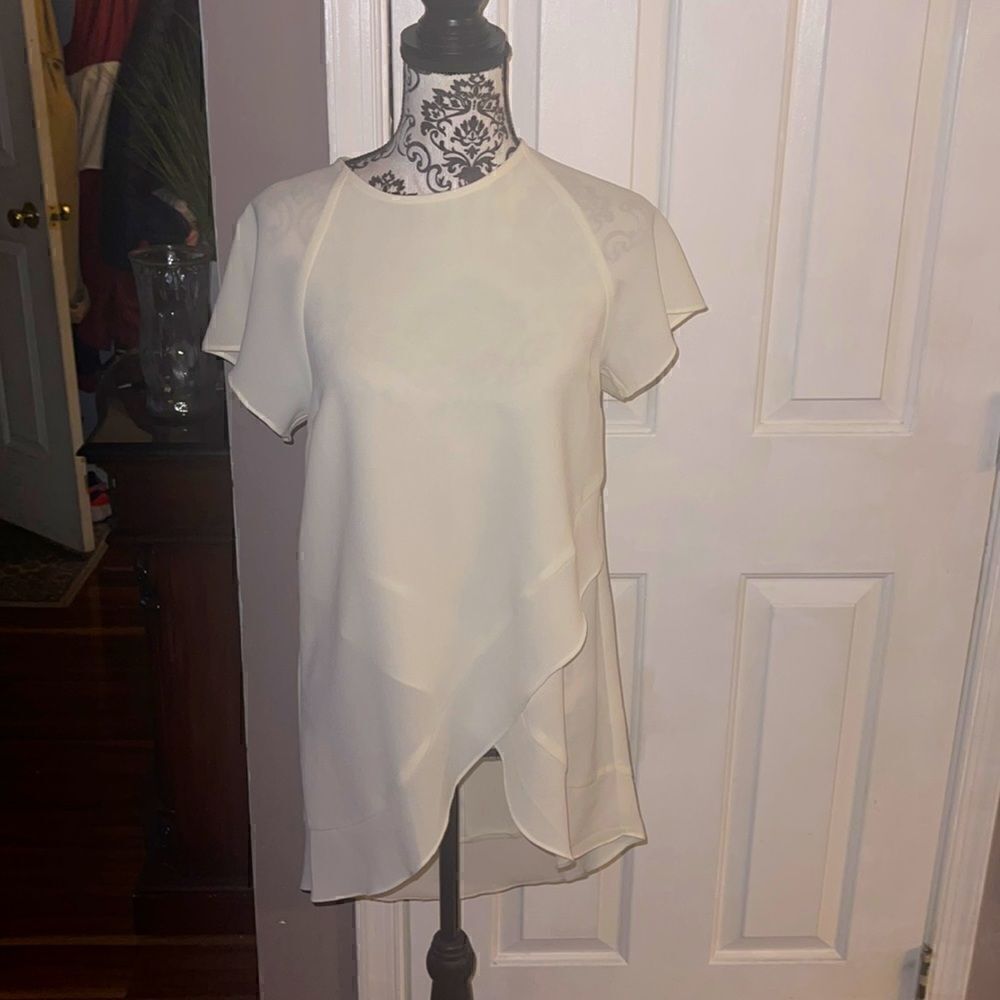 Elliattt white top